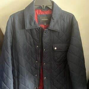 Mid-weight quilted jacket. Navy blue.